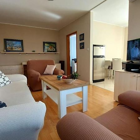 Apartman Ana Pula - Calm, Free Parking, Close To Center Luaran gambar